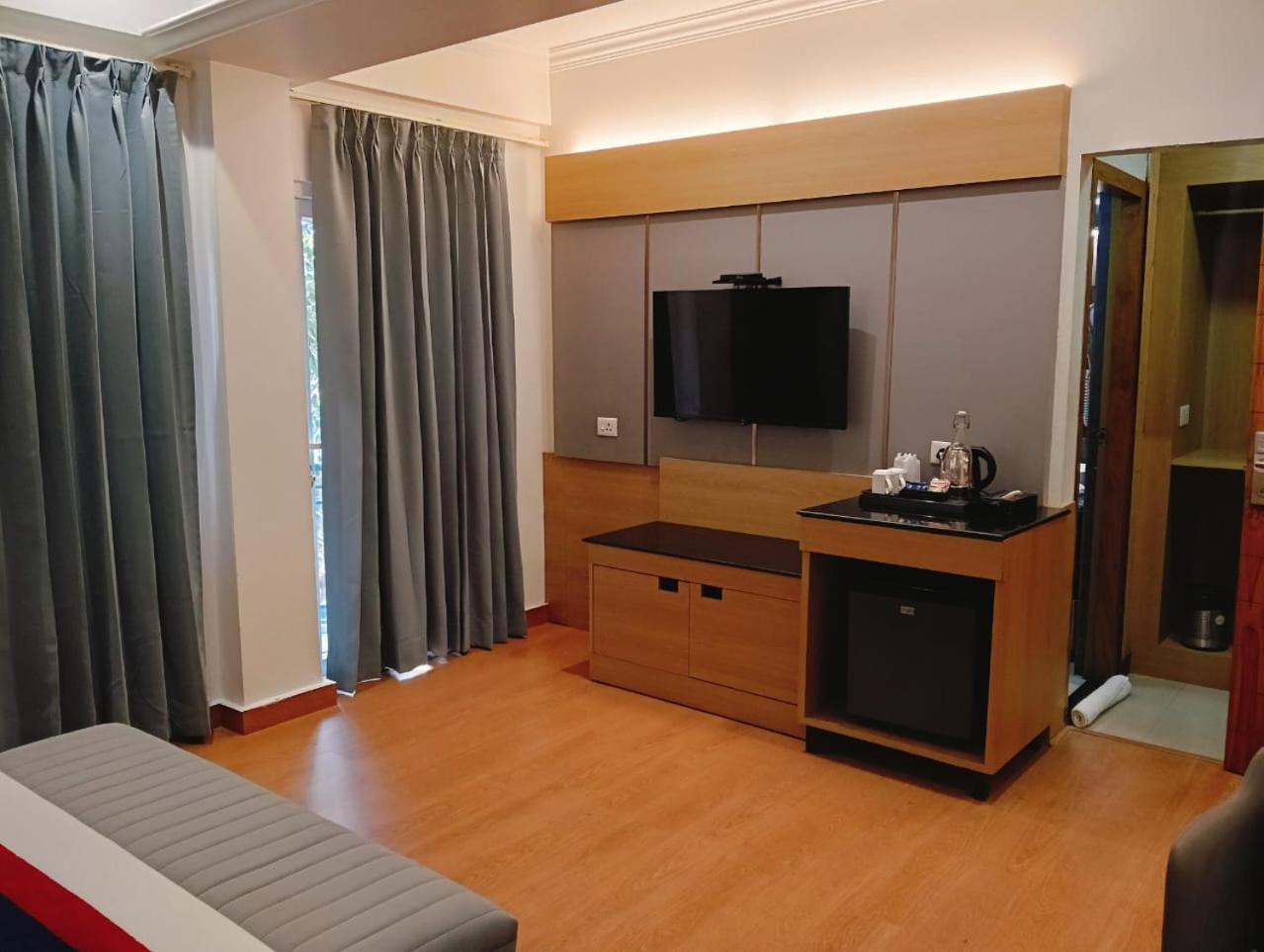 Grand Legacy Beacon, Dehradun Hotel Kültér fotó