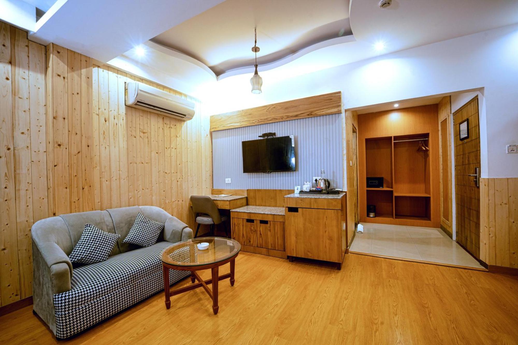 Grand Legacy Beacon, Dehradun Hotel Kültér fotó