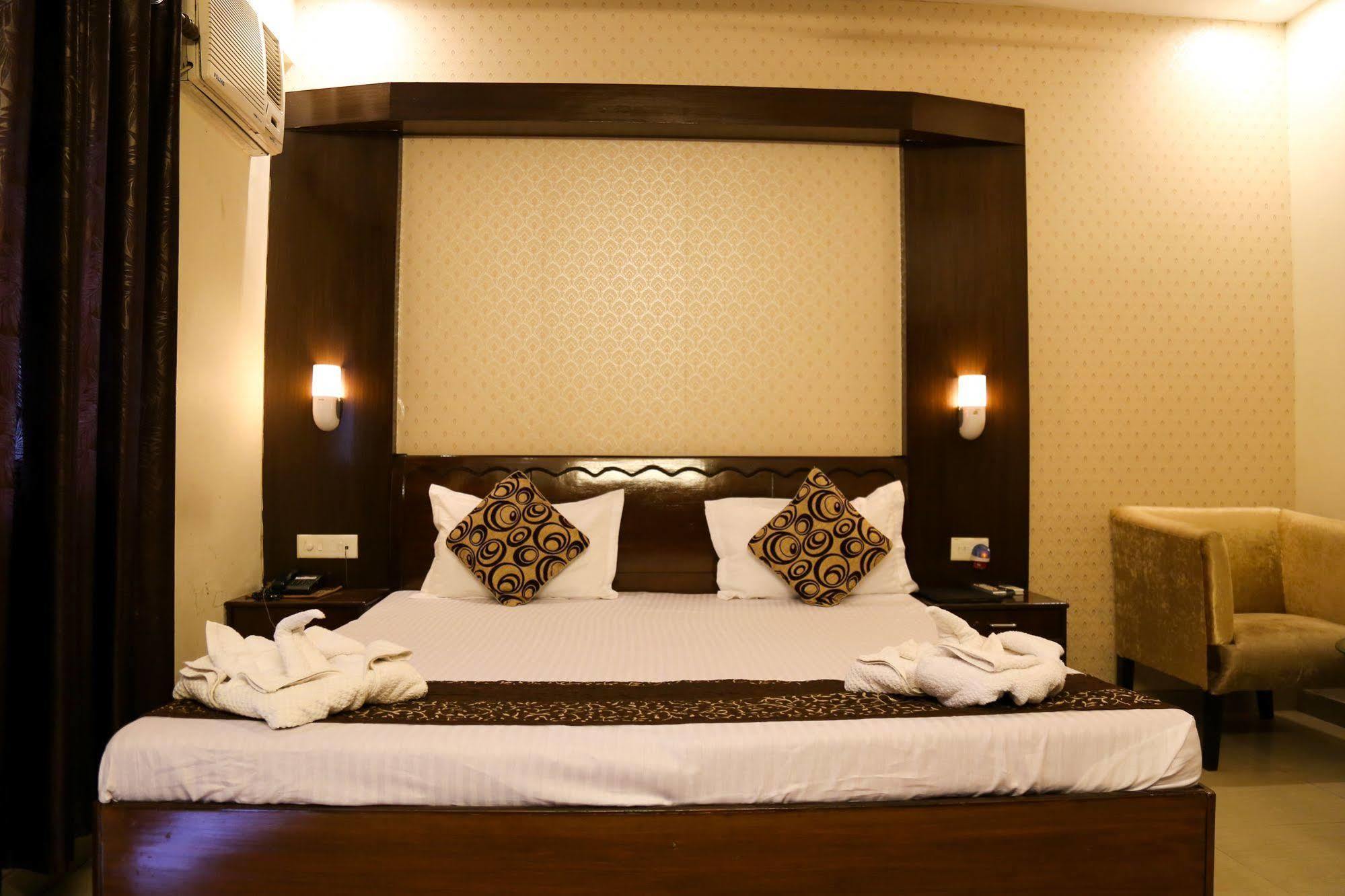 Grand Legacy Beacon, Dehradun Hotel Kültér fotó