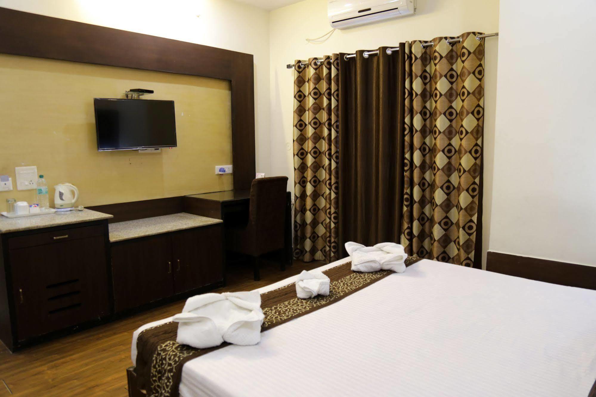 Grand Legacy Beacon, Dehradun Hotel Kültér fotó