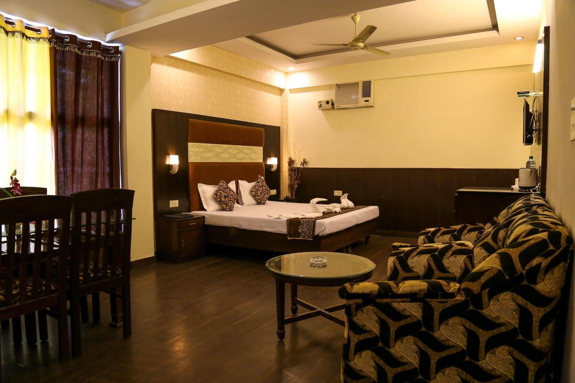 Grand Legacy Beacon, Dehradun Hotel Kültér fotó