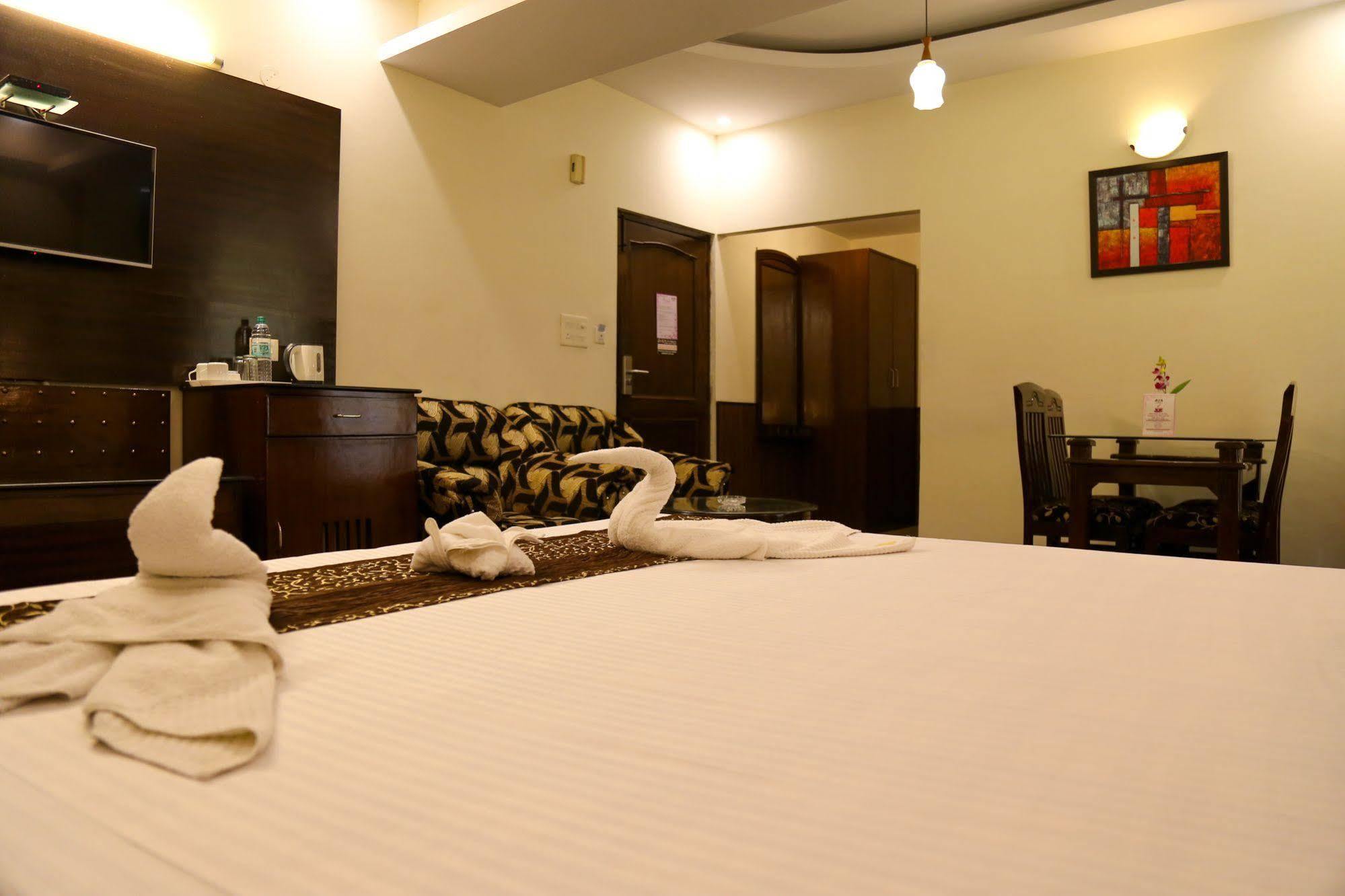 Grand Legacy Beacon, Dehradun Hotel Kültér fotó
