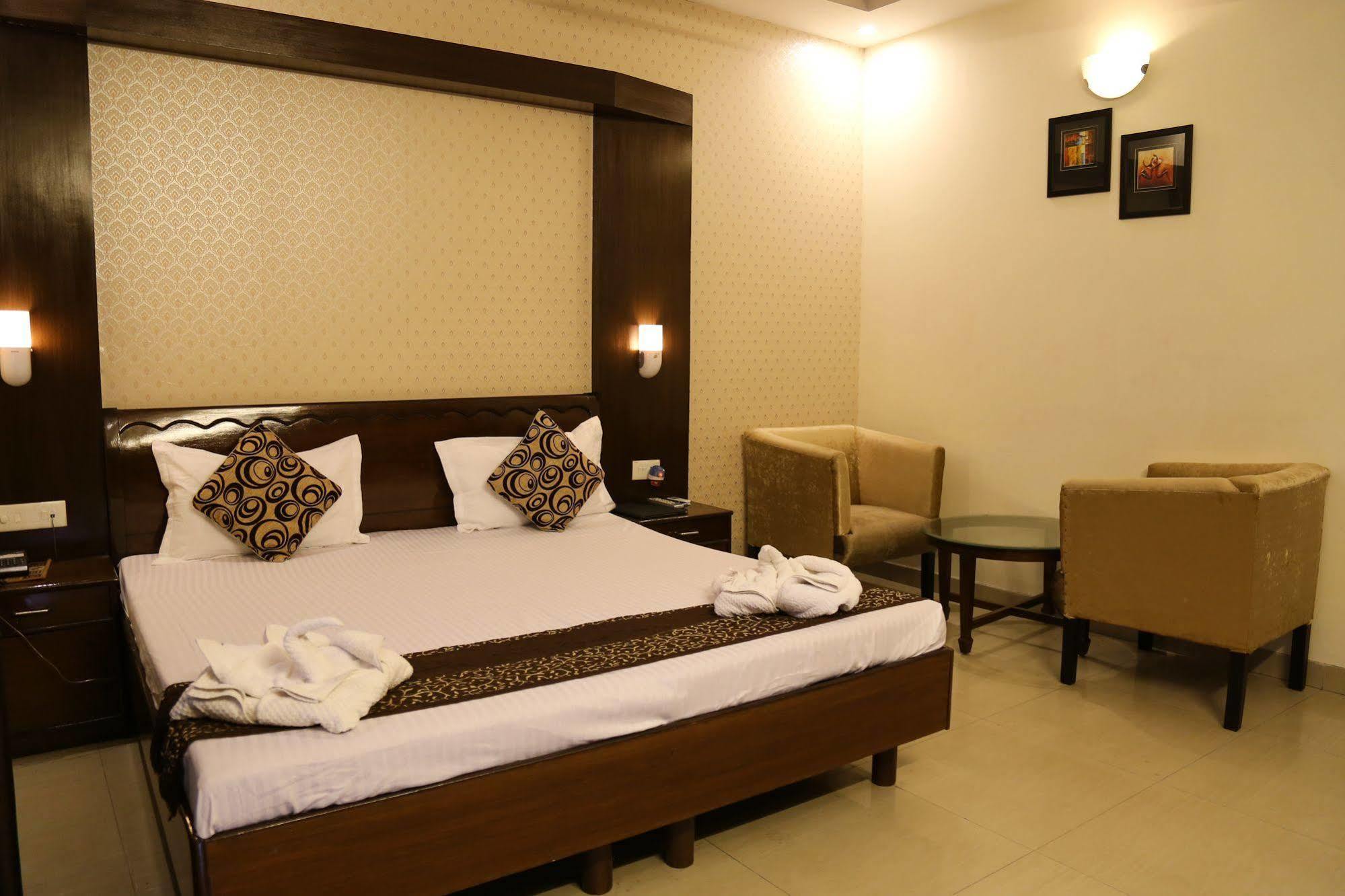 Grand Legacy Beacon, Dehradun Hotel Kültér fotó